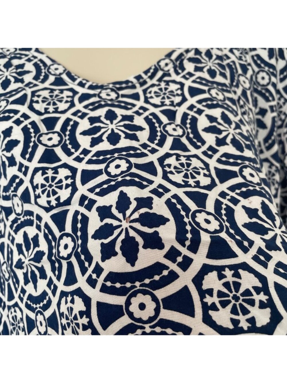 Escapada Printed Top Womens Navy Blue White 1/2 Sleeve V Neck Blouse Size M - Picture 9 of 9
